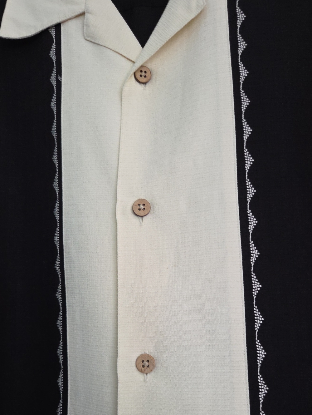 Cubavera Men’s Black and Cream Cuban-Style Button-Down Shirt - Picture 4 of 4